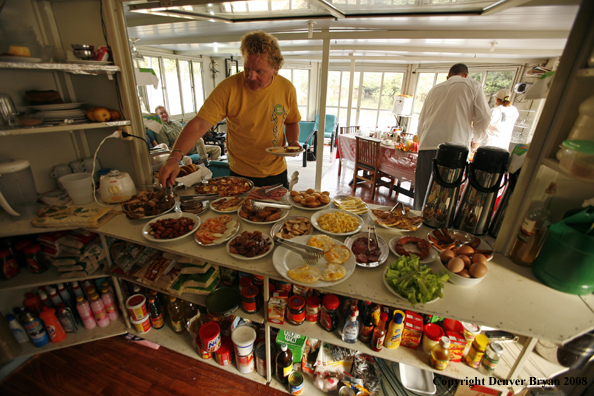 Flyfisherman eating breakfast