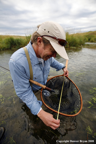 Flyfisherman with fish measurement