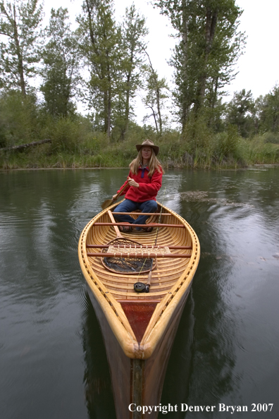 Woman canoeing on pond (MR).