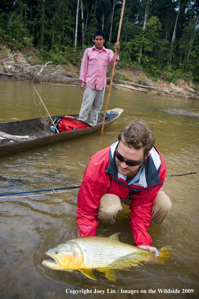 Flyfisherman holding a Golden Dorado