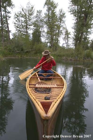 Woman canoeing on pond (MR).