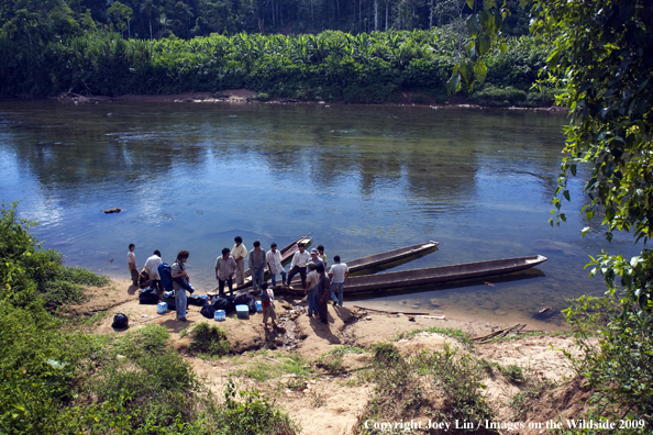 Flyfishermen getting ready to fish for Golden Dorados for the day