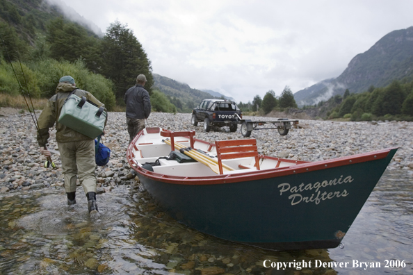 Flyfisherman unloading driftboat.